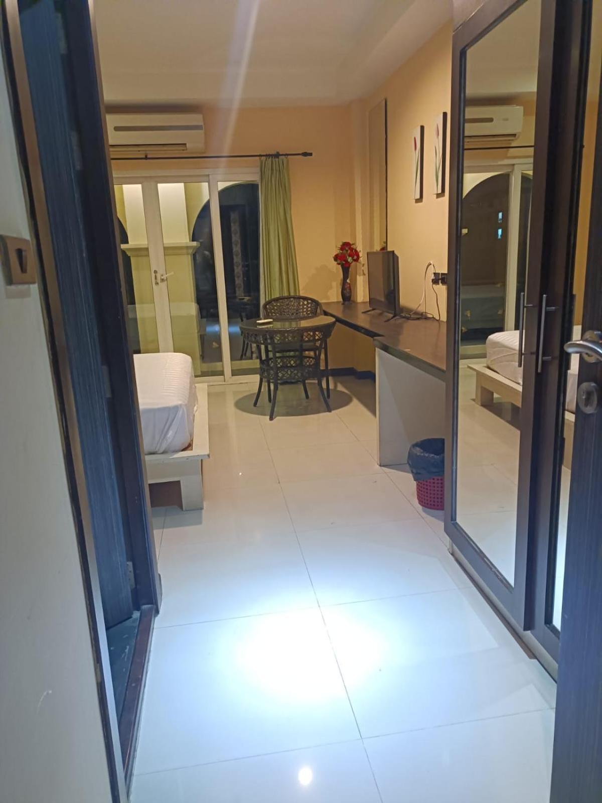 Aura Inn Rooms Pattaya Exterior foto