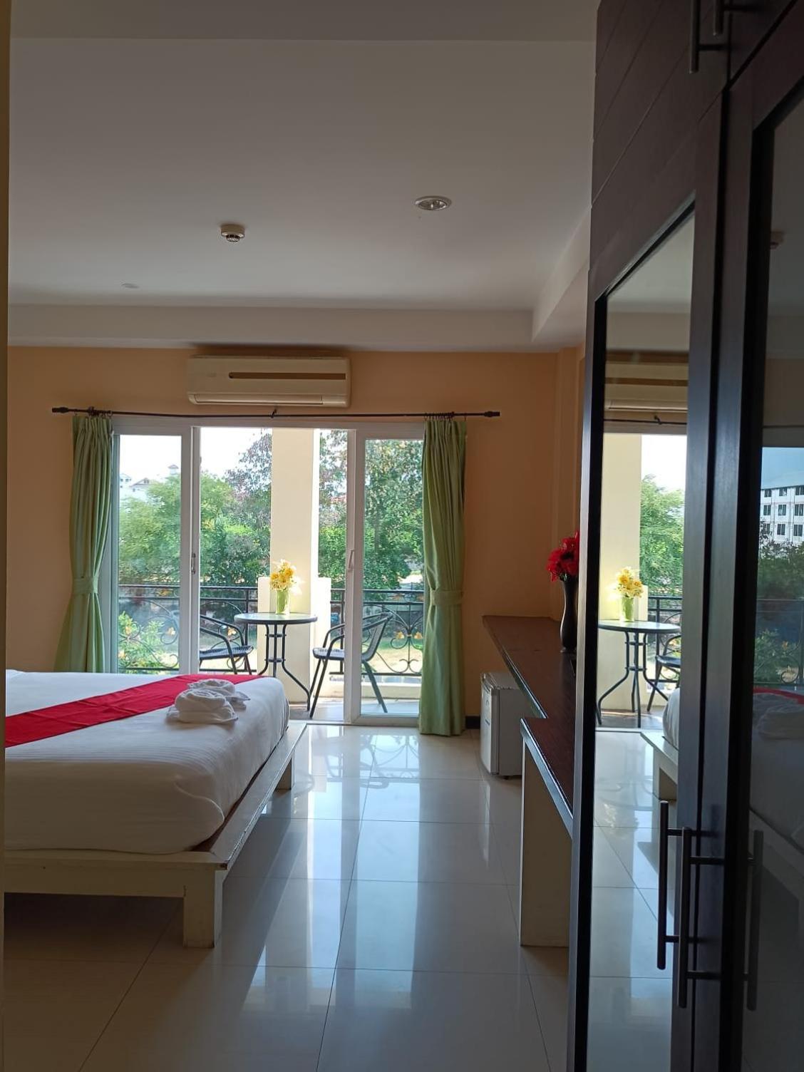 Aura Inn Rooms Pattaya Exterior foto