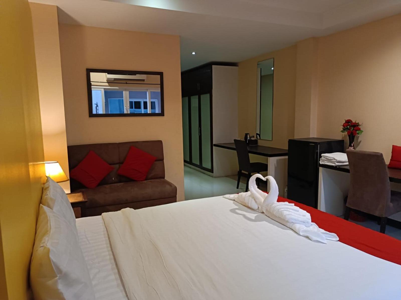 Aura Inn Rooms Pattaya Exterior foto